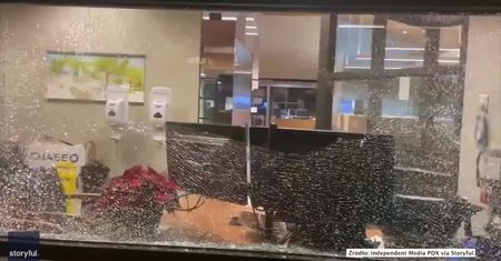 Protesty i wandalizm w Dniu Dziękczynienia. W Portland wybijano szyby w sklepach i bankach