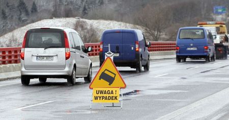 IMGW ostrzega przed oblodzeniem dróg w pięciu województwach