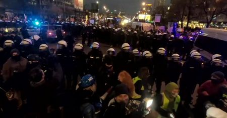 Politycy chcą wyjaśnienia sprawy użycia gazu wobec posłanki Nowackiej podczas demonstracji w Warszawie