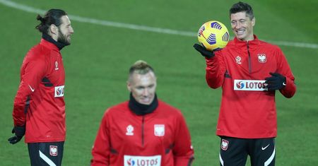 Piłkarze reprezentacji Polski przygotowują Szlachetną Paczkę