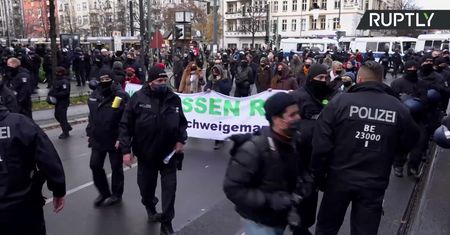 Starcia policji z protestującymi w Berlinie
