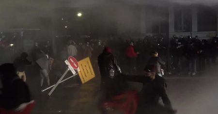 Zamieszki w Paryżu. Policja użyła armatek wodnych przeciwko protestującym