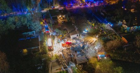 Pod gruzami zawalonego domu strażacy odnaleźli ciało kobiety