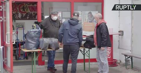 Piękny gest kibiców Unionu Berlin. Fani ze stolicy Niemiec przekazali odzież dla bezdomnych