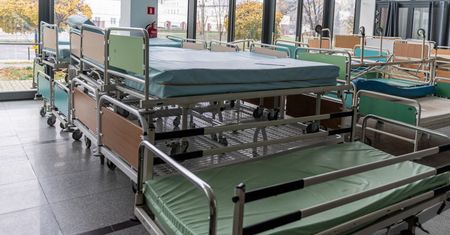 Szpitale tymczasowe za dostępność łóżka dla pacjentów z COVID-19 otrzymują 822,43 zł