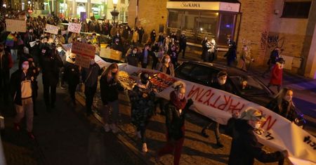 70 proc. Polaków popiera demonstracje uliczne organizowane w ramach Strajku Kobiet