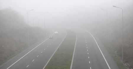 IMGW: gęste mgły w pięciu województwach