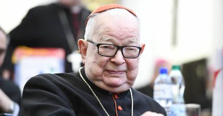 Stolica Apostolska pozbawiła kard. Gulbinowicza prawa używania insygniów biskupich