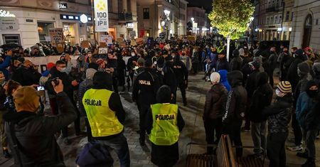 W polskich miastach odbyły się kolejne protesty przeciwko wyrokowi TK ws. aborcji