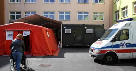 Niedzielski: odtwarzamy bazę izolatoriów. Plan na najbliższy czas to dojście do 10 tys. łóżek