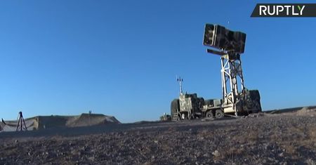 Iran testuje mobilny system rakietowy Bavar-373, własnej produkcji