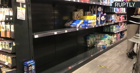 Papier toaletowy ponownie towarem deficytowym. Puste pułki w niemieckich sklepach