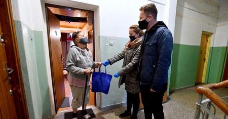 3783 wolontariuszy zadeklarowało chęć pomocy seniorom