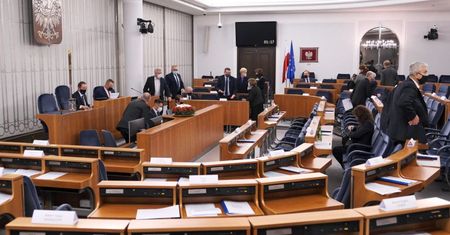 Senat przyjął nowelizację budżetu na 2020 r. i zgłosił do niego poprawki