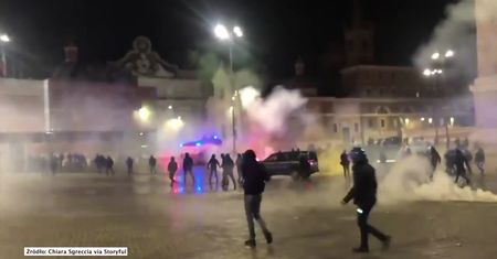 Protestujący w Rzymie przeciwko lockdownowi rozpędzeni przez policję