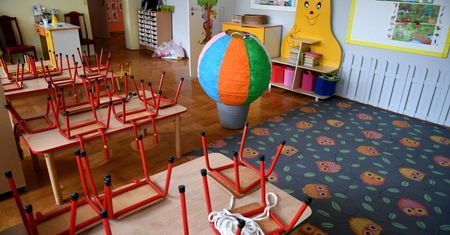 744 przedszkoli i szkół podstawowych pracuje w systemie hybrydowym, a 336 – w trybie zdalnym