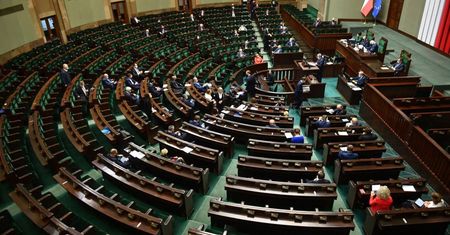 Sejm wznowił posiedzenie; zajmie się m.in. projektem ustawy PiS ws. przeciwdziałania COVID-19
