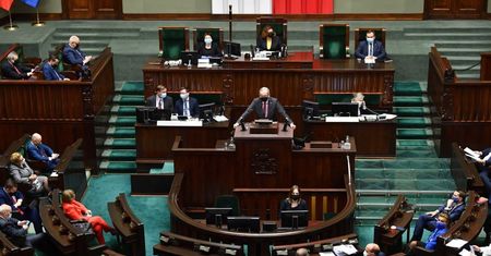Z badań wynika, że 20-30 proc. nowych zakażonych trafi do szpitala