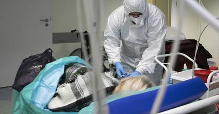 Na razie w kraju nie brakuje respiratorów i łóżek dla chorych na COVID-19
