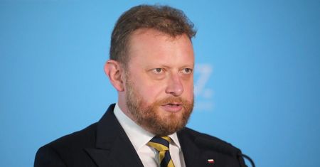 B. minister zdrowia Łukasz Szumowski w szpitalu z objawami koronawirusa