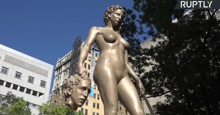 W Nowym Jorku stanął posąg Meduzy nawiązujący do ruchu #MeToo. Tym razem to ona ścięła głowę Perseuszowi
