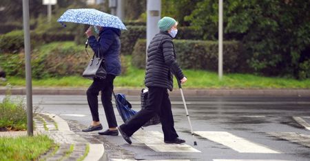 Renciści i emeryci na kwarantannie dostaną świadczenia w terminie