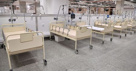 Szpitale tymczasowe zapewnią ok. 5,5 tys. dodatkowych łóżek dla pacjentów z COVID-19