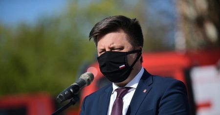 Premier zobowiązał spółki SP do budowy szpitali tymczasowych