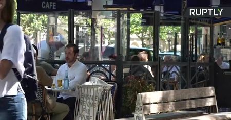 Kawiarnie i restauracje ponownie otwarte we Francji