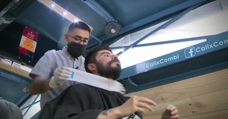 Meksykanin przerobił samochód dostawczy na… mobilny salon fryzjerski