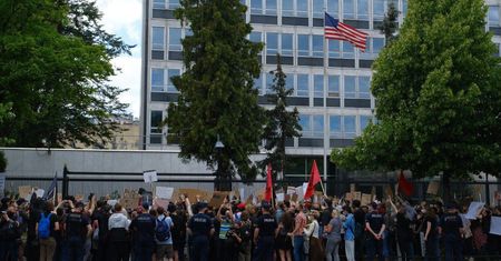 Protest przed ambasadą USA w związku ze śmiercią George’a Floyda