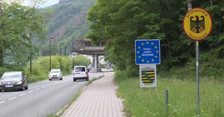 Po trzech miesiącach Republika Czeska otworzyła granice z Niemcami, Austrią i Węgrami.