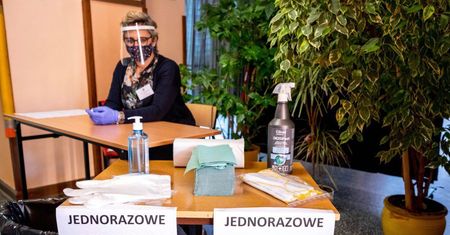 Podczas matur obowiązują wytyczne sanitarne CKE, MEN i GIS