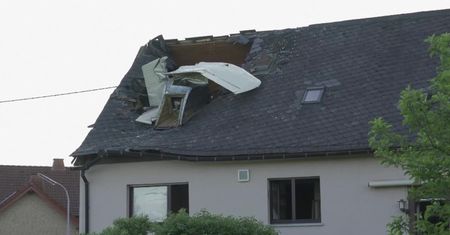 Niewielki samolot wbił się w dom jednorodzinny w południowo-zachodnich Niemczech. W wypadku na szczęście nikt nie zginął
