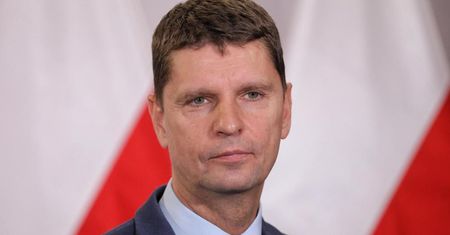 Piontkowski: nie widzę powodu, żeby automatycznie podnosić uczniom stopnie