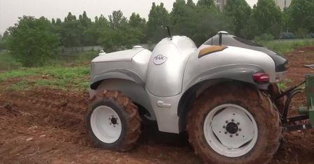 Oto traktor przyszłości. Jest napędzany wodorowymi ogniwami paliwowymi i wykorzystuje technologię 5G