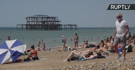 Tysiące Brytyjczyków na plażach. Fala upałów dotarła nad Wyspy Brytyjskie