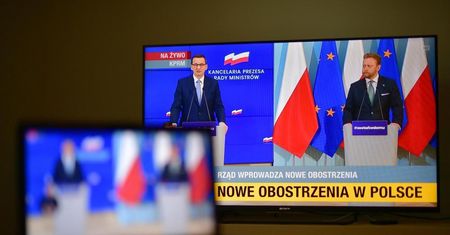 70 proc. badanych dobrze, a 25 proc. źle ocenia działania rządu w walce z koronawirusem