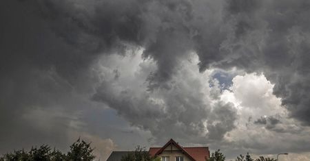 IMGW ostrzega: burze z gradem w każdym województwie