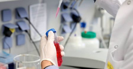 Szczepionka przeciwko COVID-19 musi być bezpieczna, nie tylko skuteczna