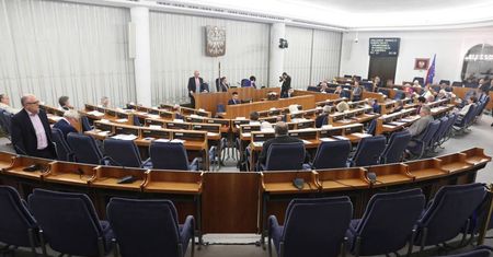 Senat za podwyższeniem dodatku solidarnościowego i zasiłku dla bezrobotnych do 1500 zł