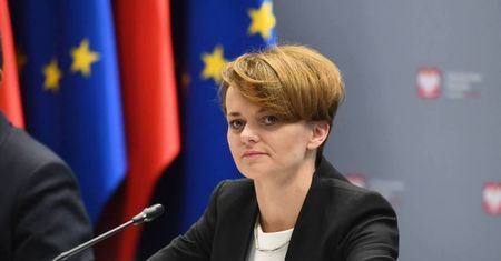 Emilewicz: od 1 lipca br. znosimy limity dotyczące liczby pasażerów w samolotach