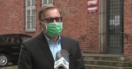 Prokuratura postawiła zarzuty parze spod Lęborka. Matka i jej konkubent mieli brutalnie znęcać się nad 5-letnimi bliźniaczkami