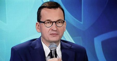 Premier: mam nadzieję, że najpóźniej od września uczniowie powrócą do klas szkolnych