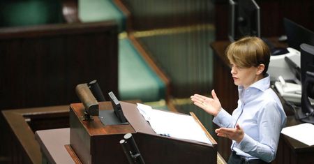 Emilewicz: na razie działania rządu przynoszą zadowalające efekty