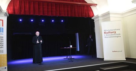 Po rewitalizacji udostępniono dolny kościół parafii pw. Wszystkich Świętych wWarszawie