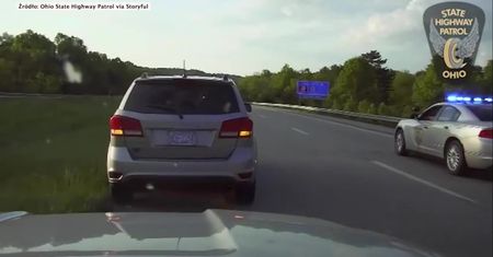 Kobieta nie mogła wyhamować rozpędzonego samochodu na ruchliwej drodze.