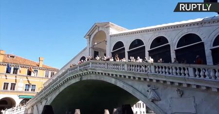 Protest przedsiębiorców w Wenecji. Oczekują szybszego otwarcia gospodarki i większej pomocy państwa