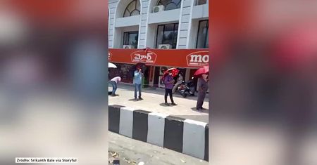Ogromne kolejki do sklepów monopolowych w Indiach. Pozostawały zamknięte przez ponad miesiąc
