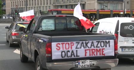Protest przedsiębiorców w Warszawie. Skarżyli się na niewystarczającą pomoc rządu i zamrożenie gospodarki